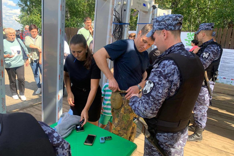 Росгвардия обеспечила безопасность международного фестиваля «Праздник топора» в Томской области