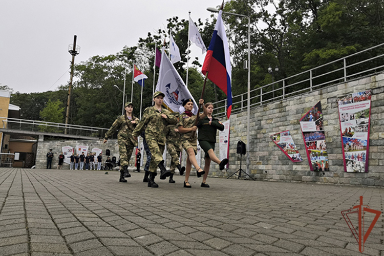 Организованная росгвардейцами профильная смена для детей открылась в Приморском крае