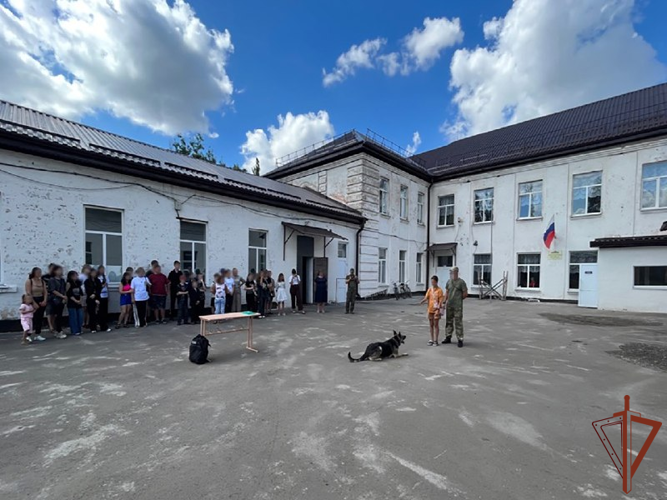 В ЛНР завершилась акция «Каникулы с Росгвардией» 