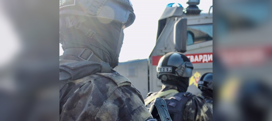 При силовой поддержке спецназа Росгвардии на Колыме задержаны подозреваемые в преступлении