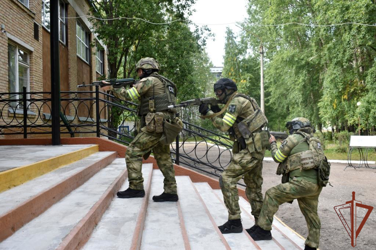 Сотрудники Северо-Западного округа Росгвардии приняли участие в учении по повышению безопасности учреждений образования