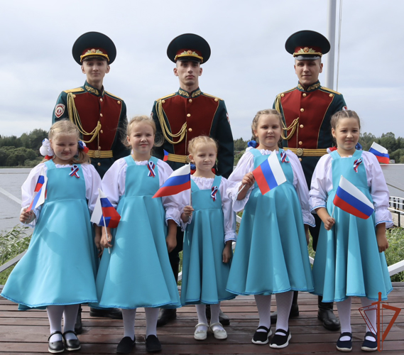 Военнослужащие и сотрудники Северо-Западного округа Росгвардии провели торжественные мероприятия в ознаменование Дня Государственного флага Российской Федерации