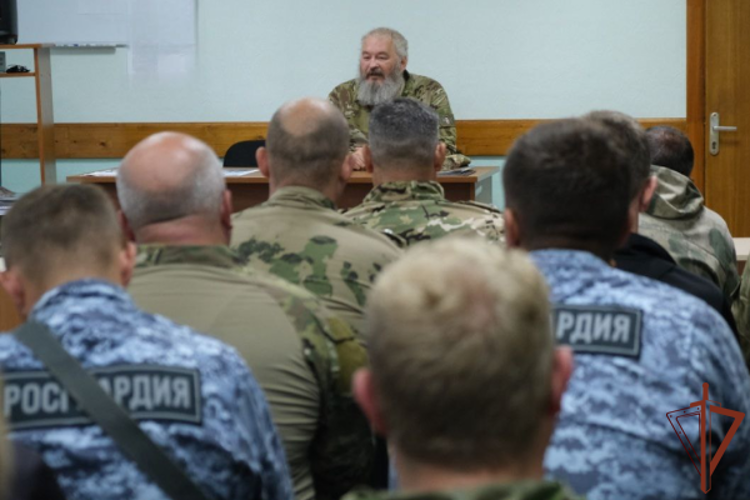 Представители Русской Православной Церкви посетили подразделения Росгвардии в Курской области