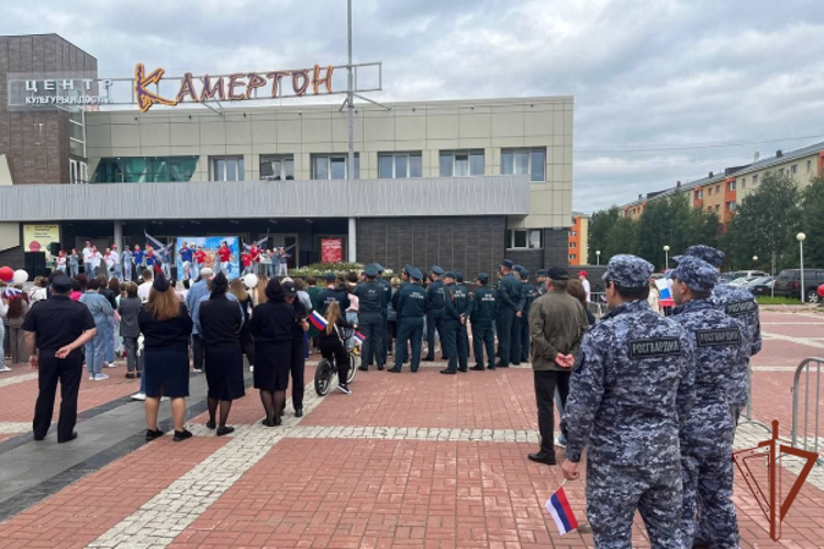 Сотрудники Росгвардии приняли участие в обеспечении безопасности Дня Государственного флага Российской Федерации