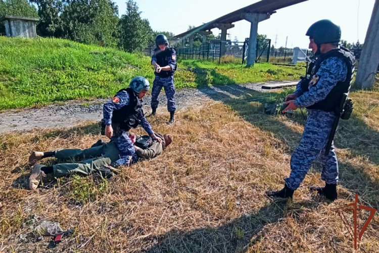 Сотрудники Росгвардии провели совместную тренировку с ФГУП «Охрана» в Архангельской области