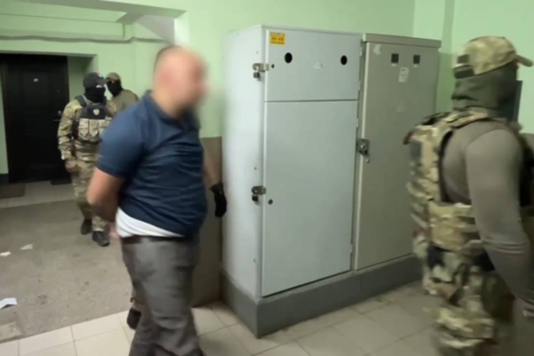 При силовой поддержке СОБР Росгвардии в Карелии задержан подозреваемый в хулиганстве (видео)