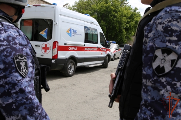 Сотрудники Росгвардии задержали мужчину, угрожавшего расправой фельдшеру скорой помощи в Челябинске