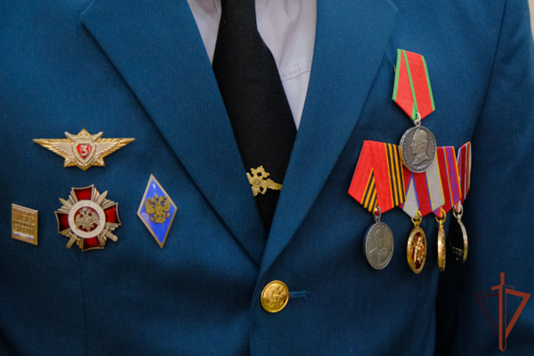 Офицерам Уральского округа Росгвардии вручены государственные награды