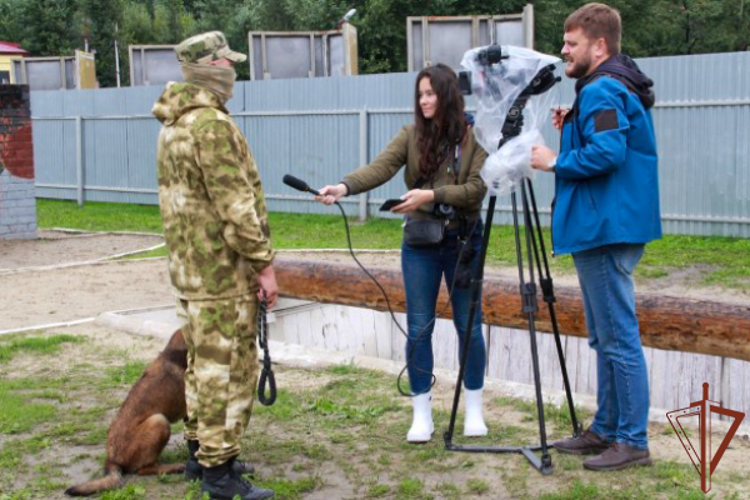Пресс-тур для тюменских журналистов прошёл в кинологическом центре Уральского округа Росгвардии (видео)