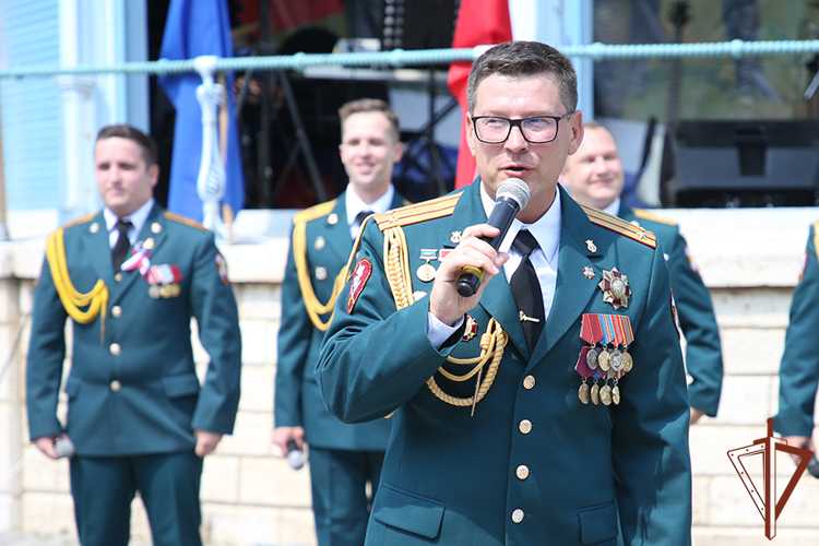 На Северном Кавказе военнослужащие и сотрудники Росгвардии приняли участие в мероприятиях, приуроченных ко Дню Государственного флага России
