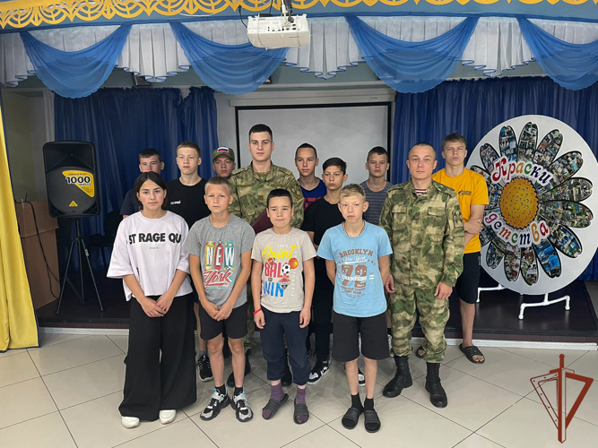 Росгвардейцы провели патриотические и профориентационные встречи с молодым поколением на Урале