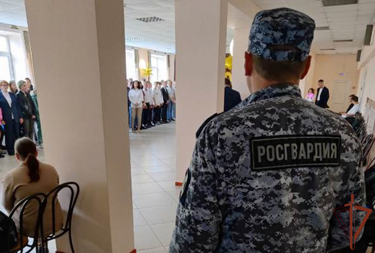 Росгвардия обеспечила безопасность проведения Дня знаний на Урале