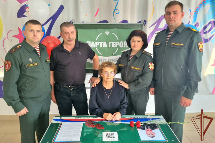 В Свердловской области открыли парту Героя в честь военнослужащего Росгвардии 