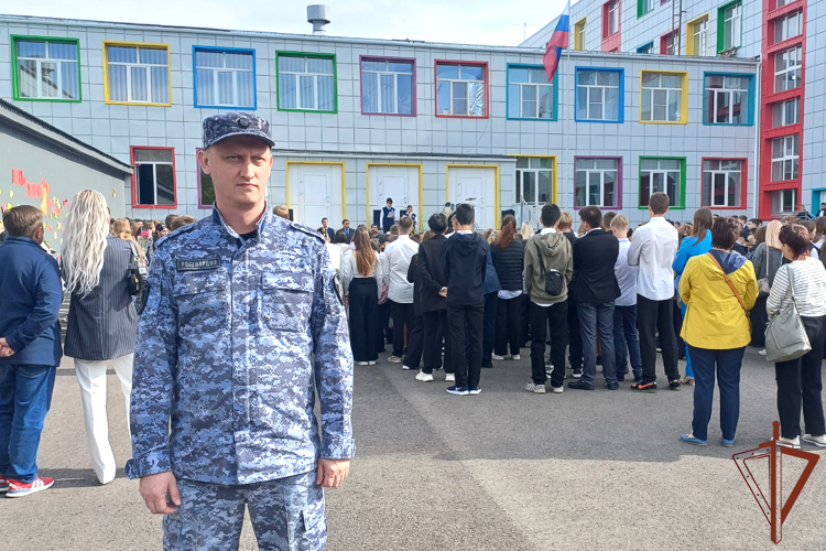 Росгвардия обеспечила безопасность проведения Дня знаний на Урале