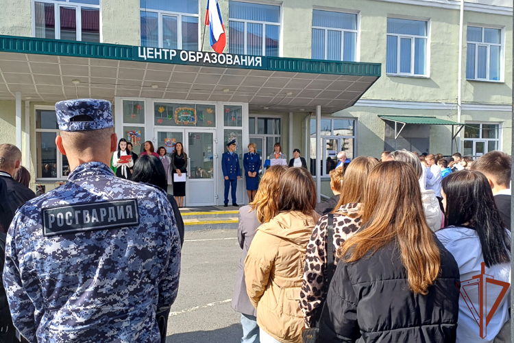 Росгвардия обеспечила безопасность проведения Дня знаний на Урале