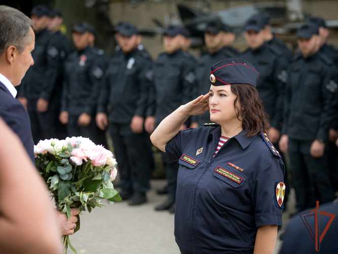 Генерал-полковник Александр Попов вручил государственные награды отличившимся росгвардейцам в Белгородской области