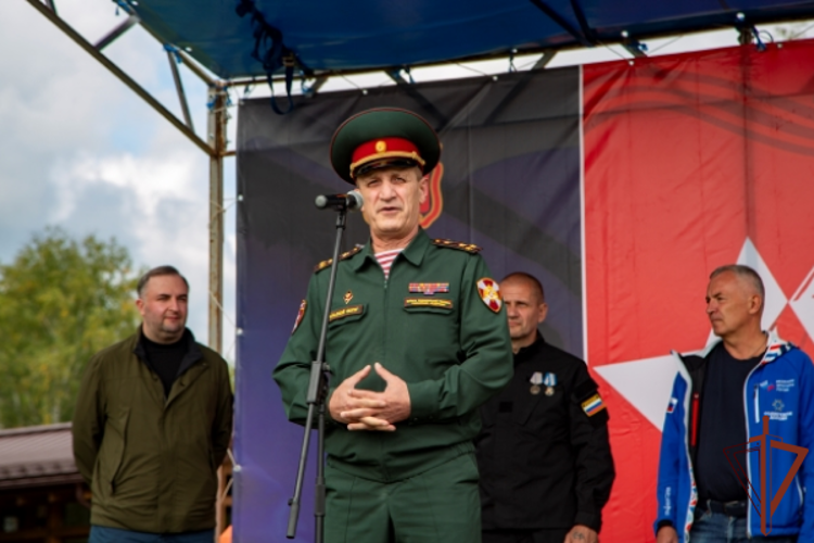 Сотрудники Росгвардии провели военно-патриотические игры для подшефных образовательных учреждений Урала