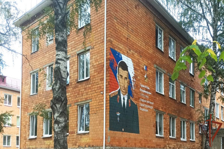Сотрудники Росгвардии в Нижнем Новгороде приняли участие в открытии граффити в честь погибшего военнослужащего войск правопорядка