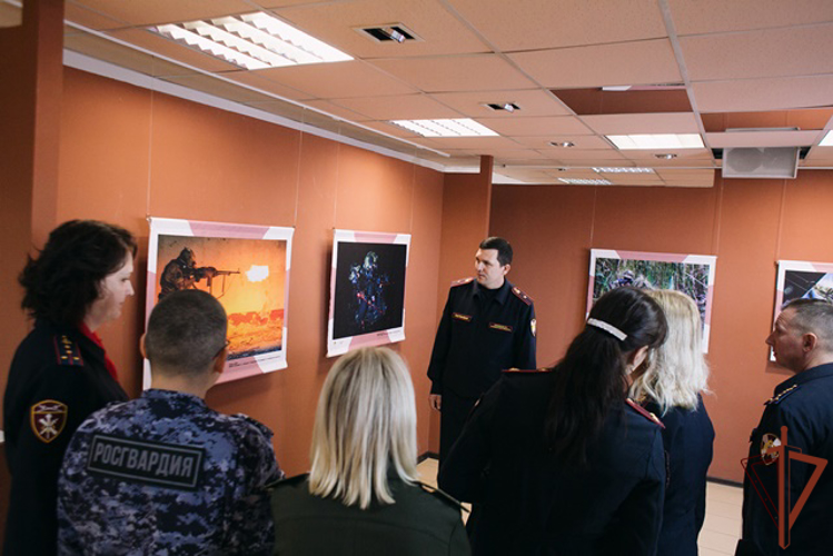 Фотовыставка «Росгвардия. Всегда на страже!» открылась в Челябинске