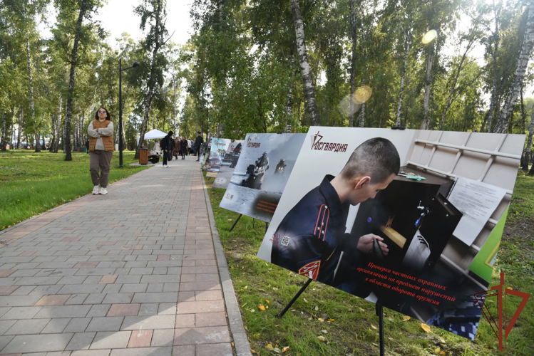 Росгвардейцы приняли участие в церемонии открытия сквера «Героев Донбасса» в Новосибирске