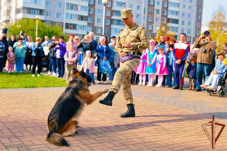 В Сибири росгвардейцы провели патриотические мероприятия для школьников