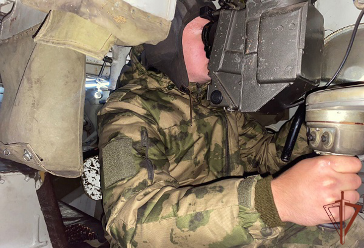 Водители и наводчики БТР завершили курс профессиональной подготовки в Омске