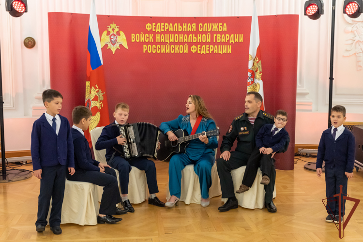 Заместитель директора Росгвардии генерал-полковник Алексей Воробьев провел торжественный прием многодетных семей росгвардейцев – участников СВО (видео)