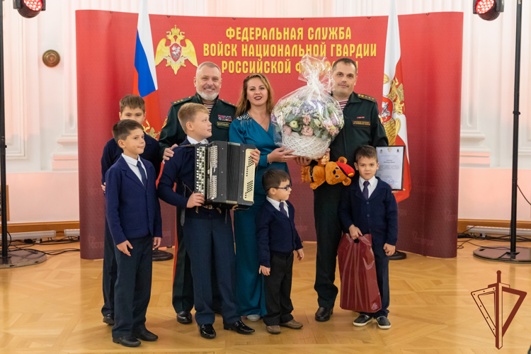 Заместитель директора Росгвардии генерал-полковник Алексей Воробьев провел торжественный прием многодетных семей росгвардейцев – участников СВО (видео)