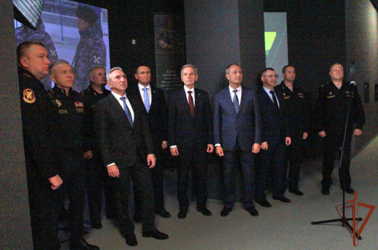 В Тюмени генерал-полковник полиции Анатолий Маликов открыл ведомственный мультимедийный проект «Росгвардия. Всегда на страже» 