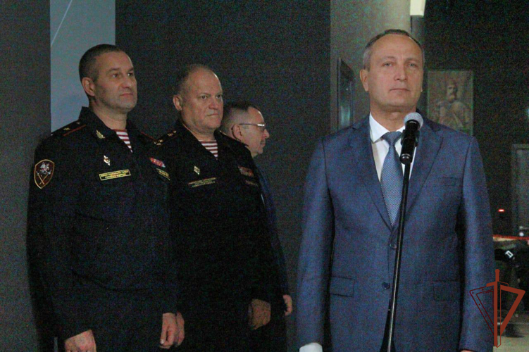 В Тюмени генерал-полковник полиции Анатолий Маликов открыл ведомственный мультимедийный проект «Росгвардия. Всегда на страже» 