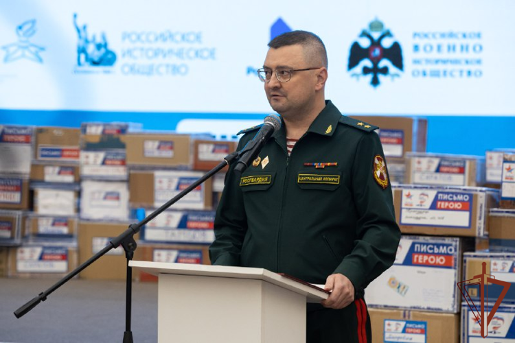 Росгвардии передали более 5000 писем-треугольников для отправки бойцам ведомства в зону СВО (видео)