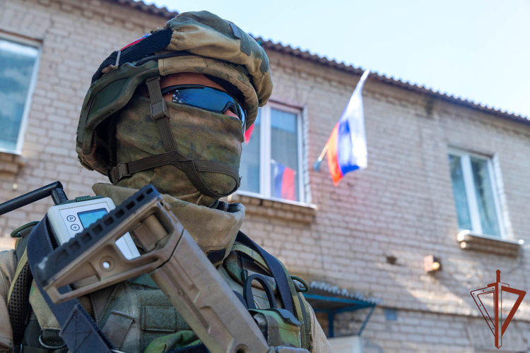 Росгвардейцы приняли участие в мероприятиях ко Дню знаний в новых российских регионах (видео)