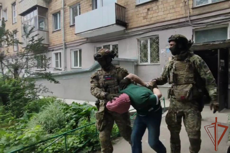 Спецназ Росгвардии задержал мужчину, открывшего огонь в Красноярске (видео)