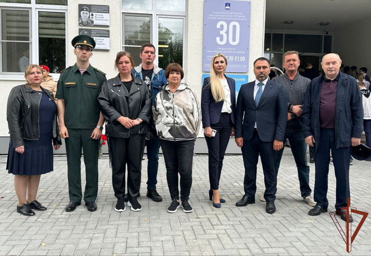 Представители Уральского округа Росгвардии приняли участие в открытии памятных мемориалов в Тюменской области в честь участников СВО