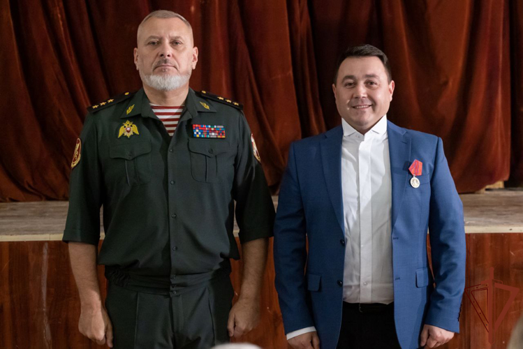 Генерал-полковник Алексей Воробьев вручил награды артистам Академического ансамбля Росгвардии (видео)