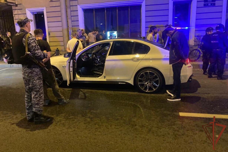 В центре Санкт-Петербурга росгвардейцы задержали четверых граждан за нарушение общественного порядка