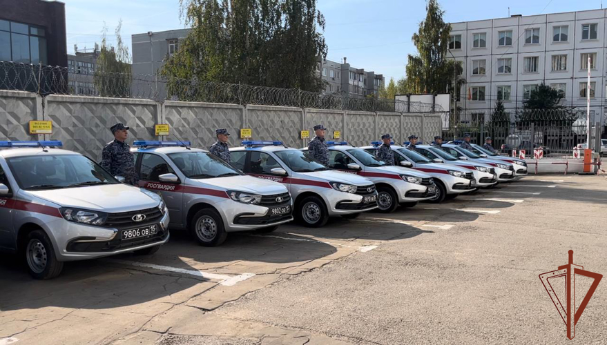 Сотрудники Росгвардии в Твери получили ключи от нового служебного автотранспорта