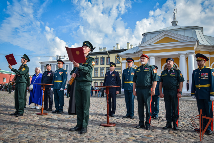 Генерал-полковник Алексей Воробьёв поздравил первокурсников Военной академии Росгвардии с принятием Военной присяги (видео)