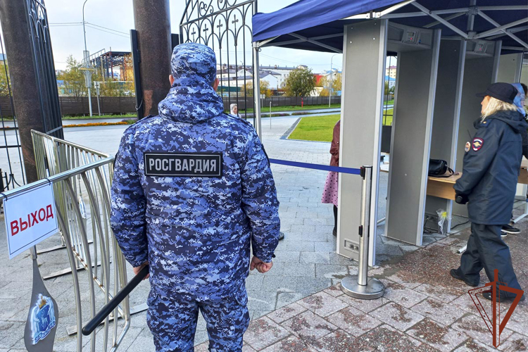 Росгвардейцы обеспечили безопасность визита главы Русской православной церкви на Ямал