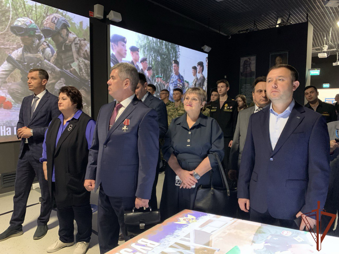 В Тюмени генерал-полковник полиции Анатолий Маликов открыл ведомственный мультимедийный проект «Росгвардия. Всегда на страже» 