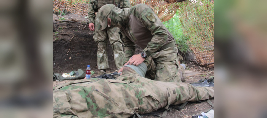 Росгвардия показала, как оказывают первую помощь раненым в районах боевых действий  (видео)