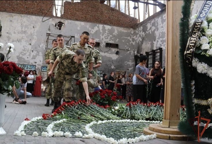 Росгвардейцы в Северной Осетии почтили память погибших при теракте в Беслане