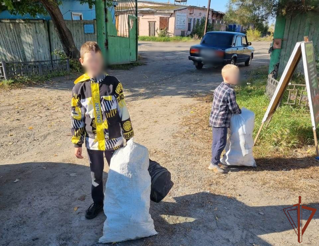Сотрудники Росгвардии в Омской области нашли потерявшегося ребенка