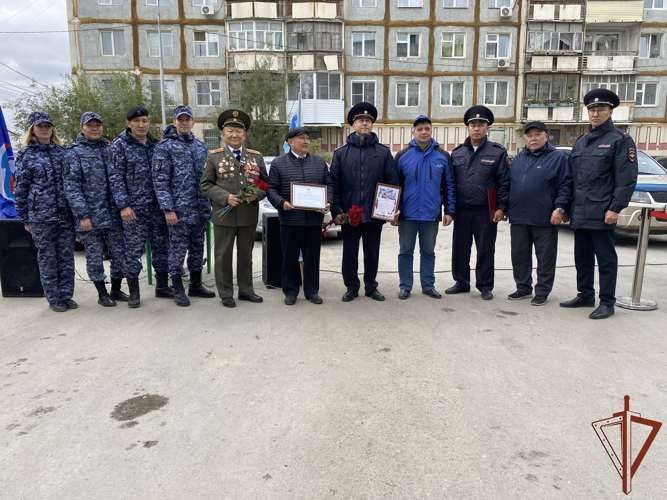 Росгвардейцы в Якутии поздравили ветерана Великой Отечественной войны со 102-летием