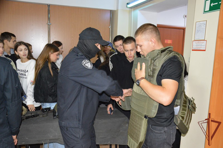 В Сибирском округе Росгвардии прошли мероприятия ко Дню солидарности в борьбе с терорризмом 