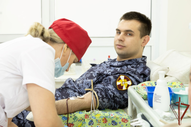 Росгвардейцы пополнили банк донорской крови в Хакасии 