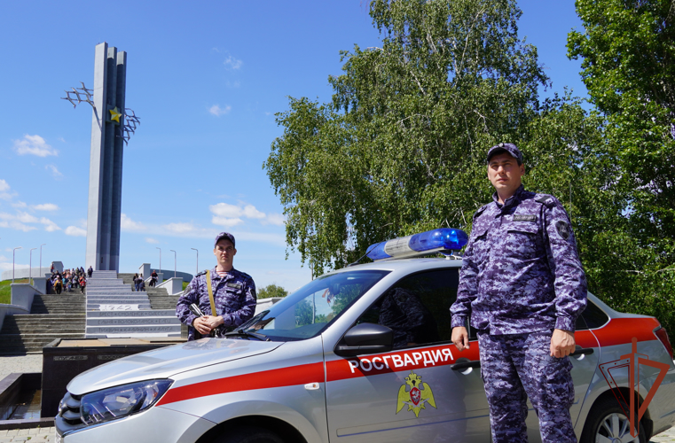 Росгвардейцы в Саратове нашли и вернули родителям потерявшегося ребенка