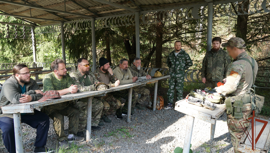 Военнослужащие и сотрудники Росгвардии провели занятия со священнослужителями в Брянске