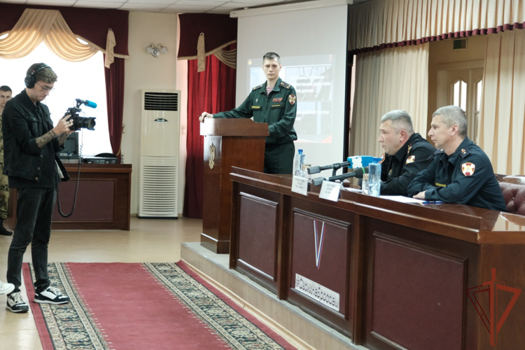 Представитель Восточного округа Росгвардии рассказал журналистам о порядке передачи гражданского оружия для нужд СВО