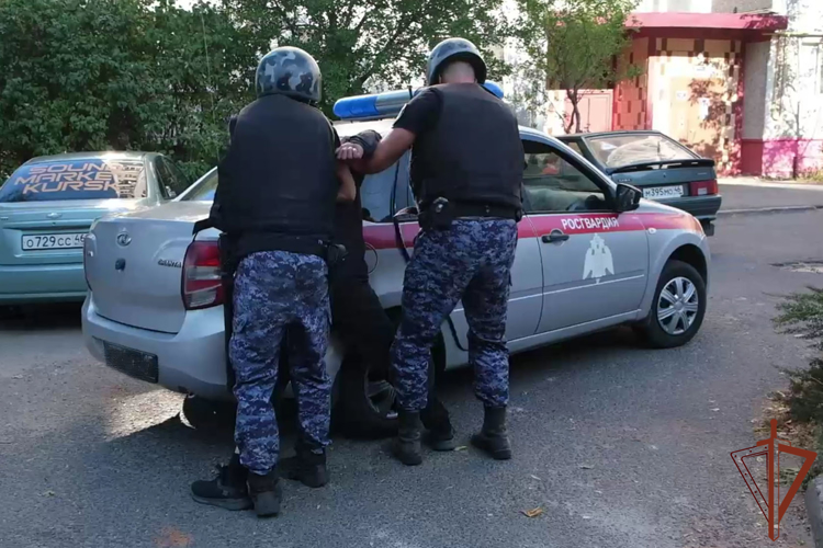 Росгвардейцы в Курске по горячим следам задержали подозреваемого в разбойном нападении